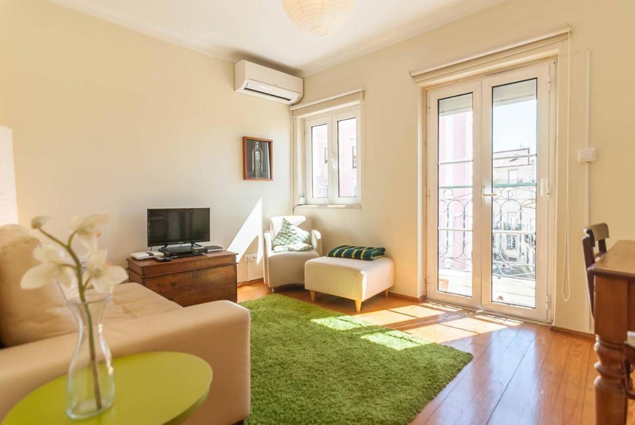 Apartamento Cozy Two Bedroom In Santa Marinha Lisboa